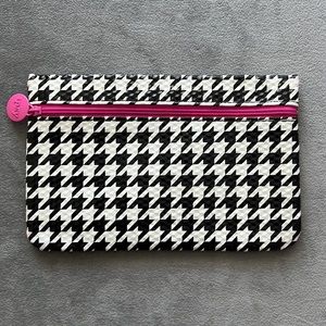 Cosmetic bag.